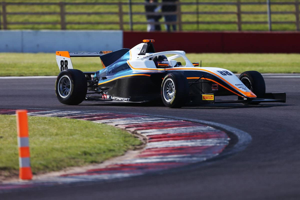 Caitlyn McDaniel, Fox Motorsport, Tatuus MSV GB4-025 , GB4 Championship, Donington Park (credit: JEP