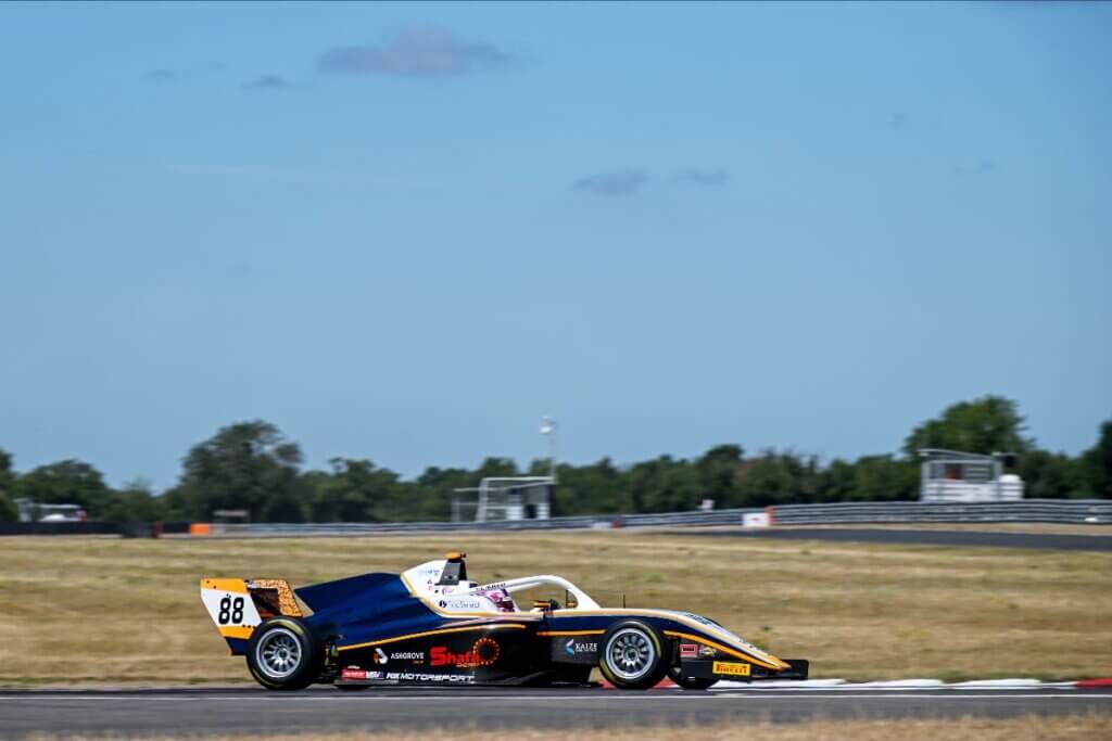 Caitlyn McDaniel, Fox Motorsport, Tatuus MSV GB4-025 , GB4 Championship, Snetterton (credit: JEP)