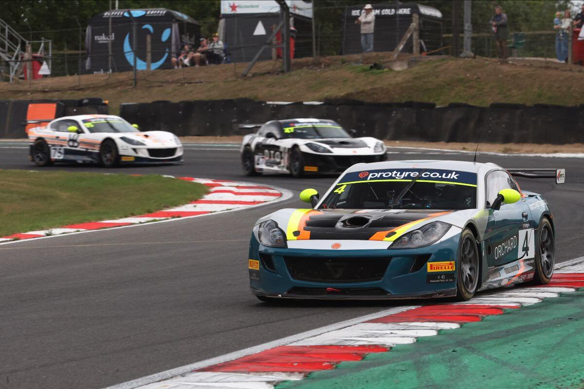 Career-bests and a podium finish for Fox Motorsport Ginetta racers