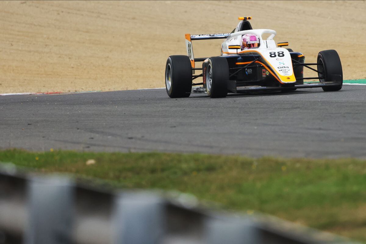 Caitlyn McDaniel, Fox Motorsport, Tatuus MSV GB4-025 , GB4 Championship, Brands Hatch (credit: JEP)