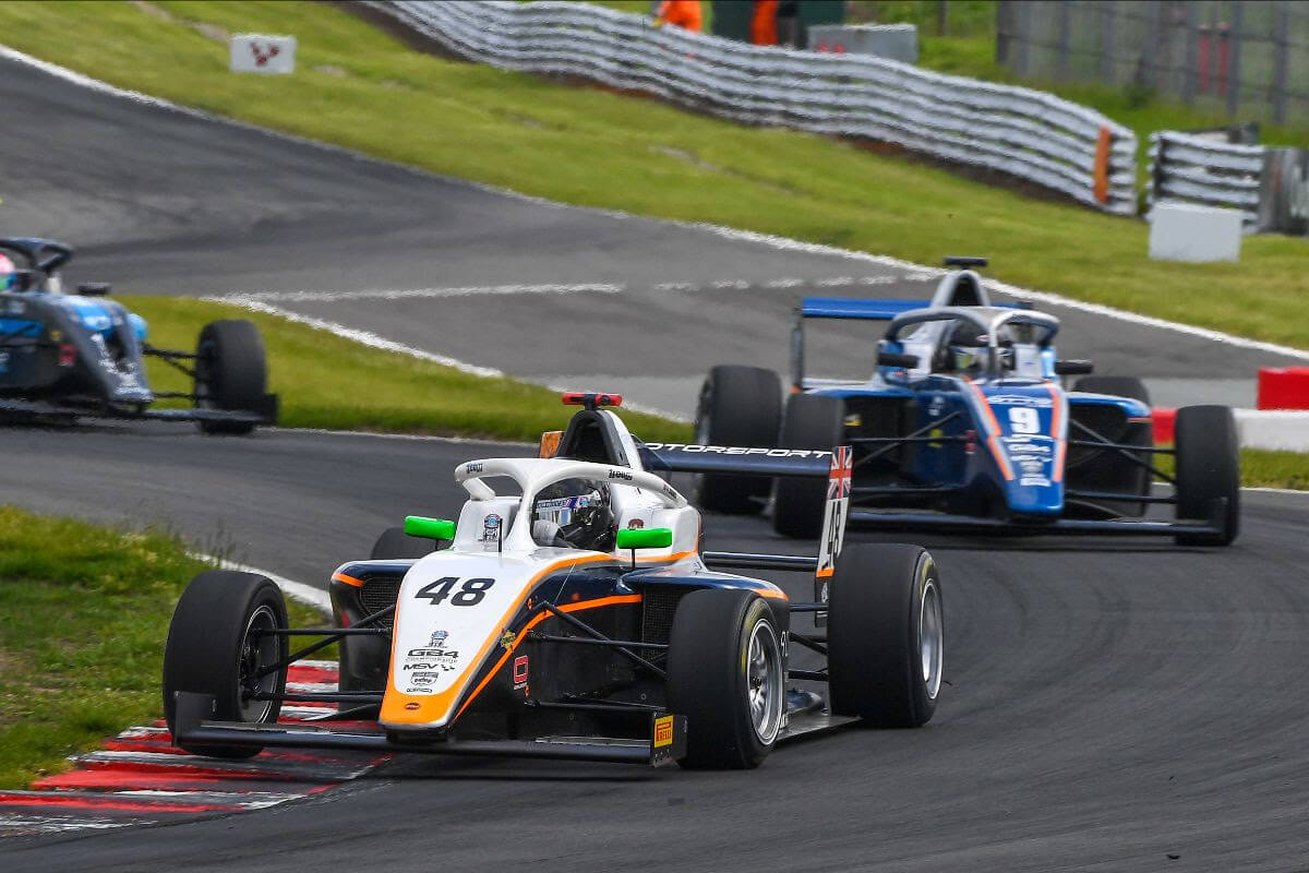 Fox Motorsport GB4 trio make decisive progress at Oulton Park