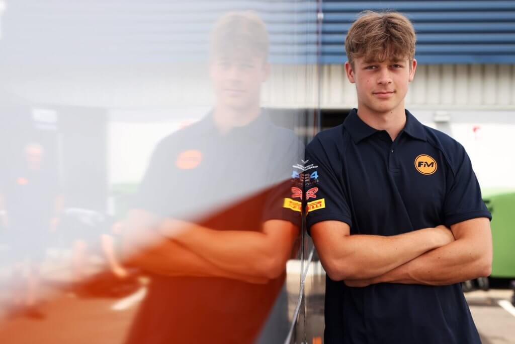Rob Crawford joins Fox Motorsport